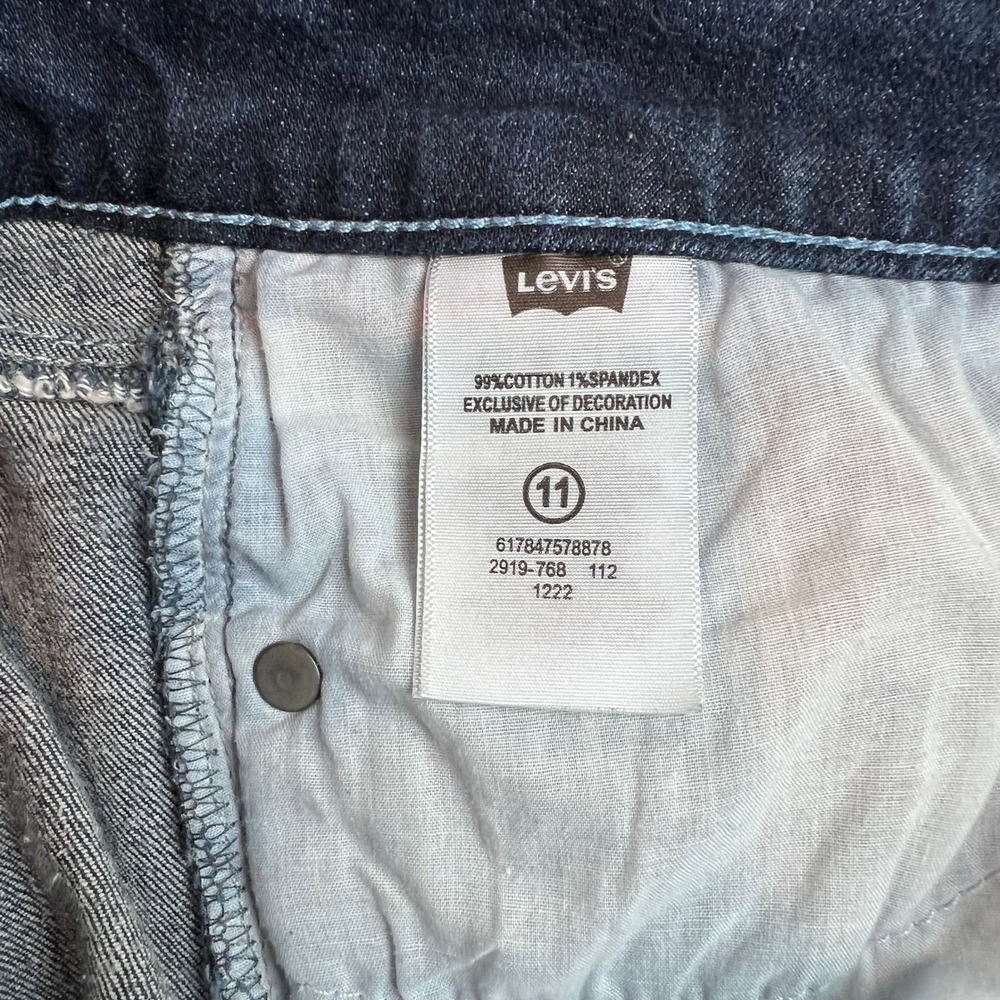 Levi's Womens Denim Shorts Size 11 32"Dark Wash Cuffed Flap Pocket Festival Boho - Picture 9 of 10